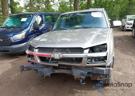 2002 Chevrolet Avalanche 1500 from USA, damaged, VIN 3GNEC13T32G194876